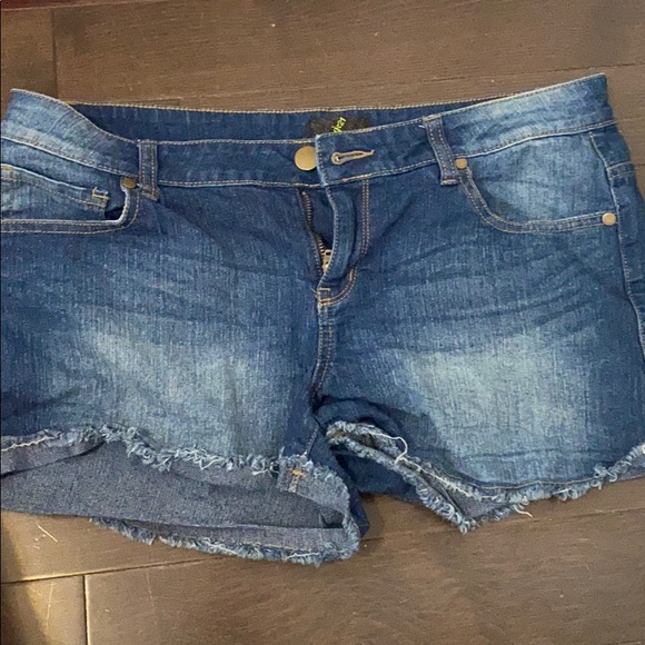 Shorts - Picture 1 of 2